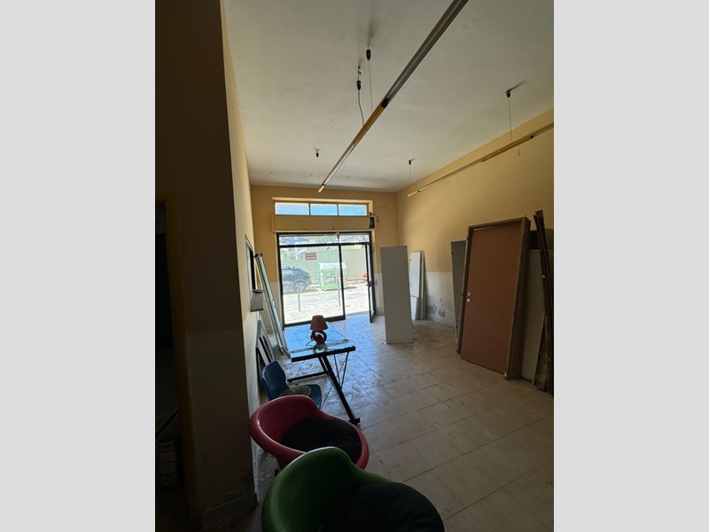 Immobile commerciale in Affitto a Pescara, 1'800€, 300 m²