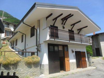 Villa bifamiliare in Vendita a Demonte, 90'000€, 154 m², arredato