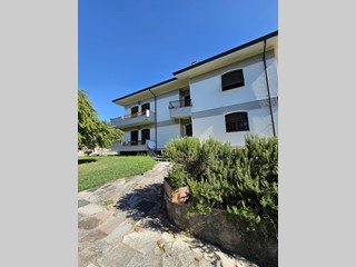 Appartamento in Vendita a Carrara, zona Sant'Antonio, 300'000€, 140 m², arredato