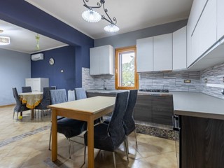 Quadrilocale in Vendita a Capannoli, zona San Pietro In Belvedere, 99'000€, 78 m², arredato