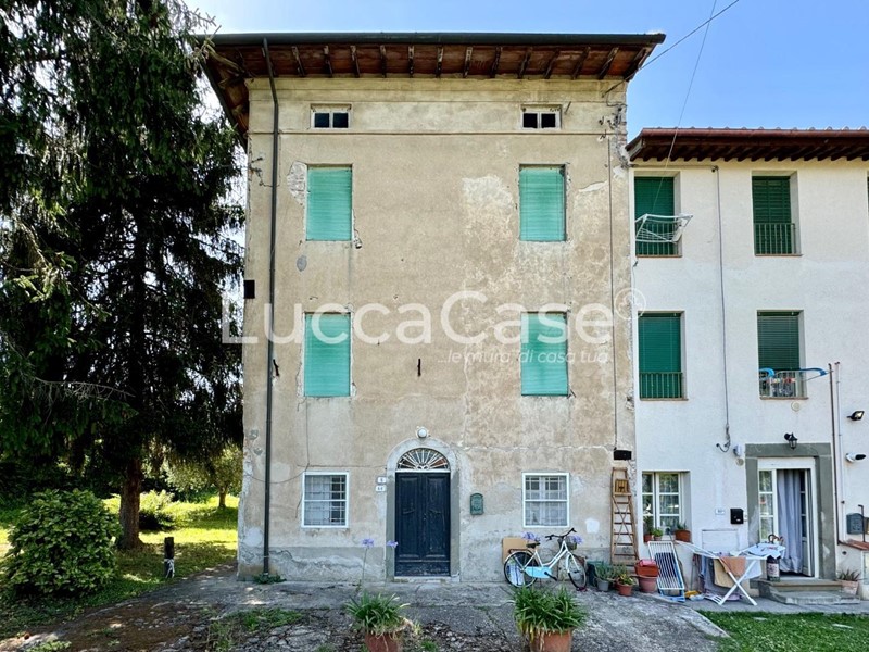 Casa Indipendente in Vendita a Lucca, zona Vicopelago, 230'000&euro;, 291 m²
