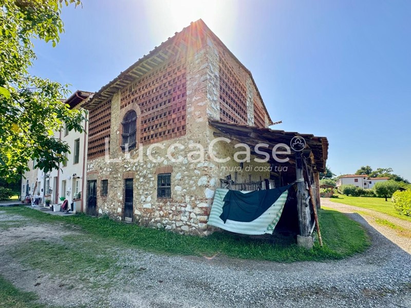 Casa di corte in Vendita a Lucca, zona Vicopelago, 170'000€, 100 m²