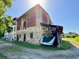 Casa di corte in Vendita a Lucca, zona Vicopelago, 170'000€, 100 m²