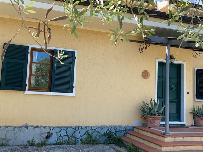 Villa in Vendita a Carrara, zona Avenza, 530'000€, 215 m², arredato