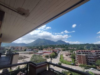 Appartamento in Vendita a Avellino, 360'000&euro;, 145 m², con Box