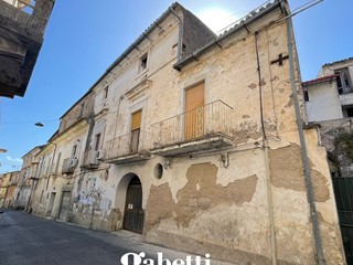 Appartamento in Vendita a Vitulazio, 69'000€, 130 m²