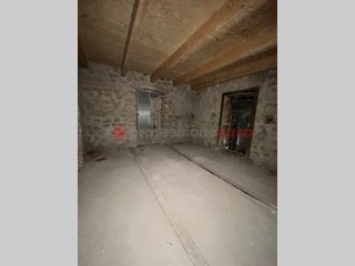 Appartamento in Vendita a Minturno, 75'000€, 135 m²