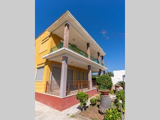 Appartamento in Vendita a Siracusa, zona Isola Sacramento, 210'000&euro;, 162 m²