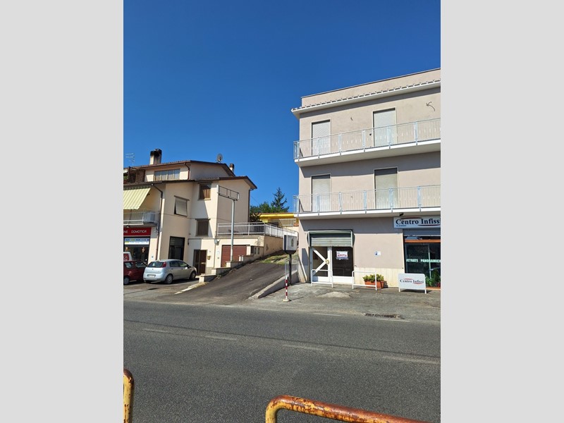 Immobile commerciale in Affitto a Morlupo, 800€, 60 m²