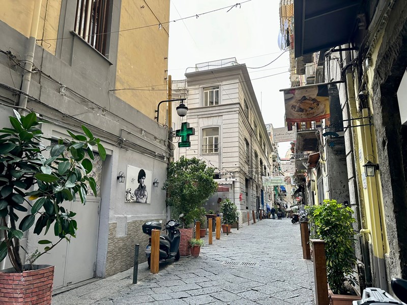 Appartamento in Vendita a Napoli, zona San Ferdinando, 370'000€, 160 m²