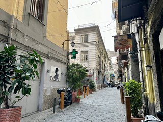 Appartamento in Vendita a Napoli, zona San Ferdinando, 370'000€, 160 m²