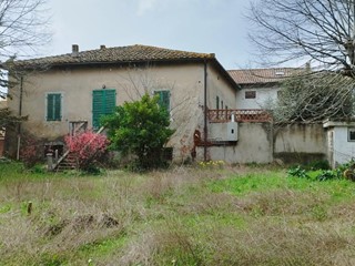 Villa in Vendita a Civitella Paganico, zona Paganico, 300'000€, 350 m²