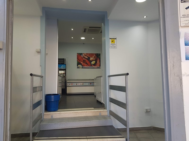 Negozio in Vendita a Casalnuovo di Napoli, 220'000€, 120 m²