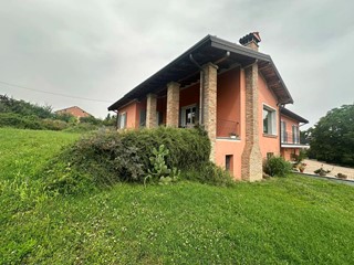 Villa in Vendita a Torrazza Coste, 550'000€, 275 m²