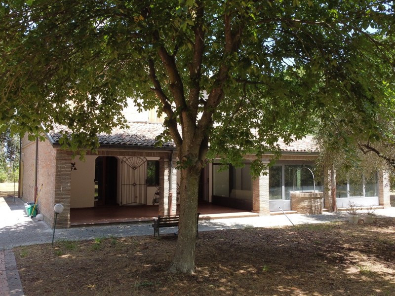 Casa Indipendente in Vendita a Rimini, zona RIMINI NORD, 850'000€, 1307 m², con Box