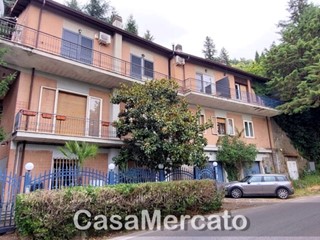 Trilocale in Vendita a Rocca di Papa, zona Repubblica - Centro, 107'000€, 65 m²