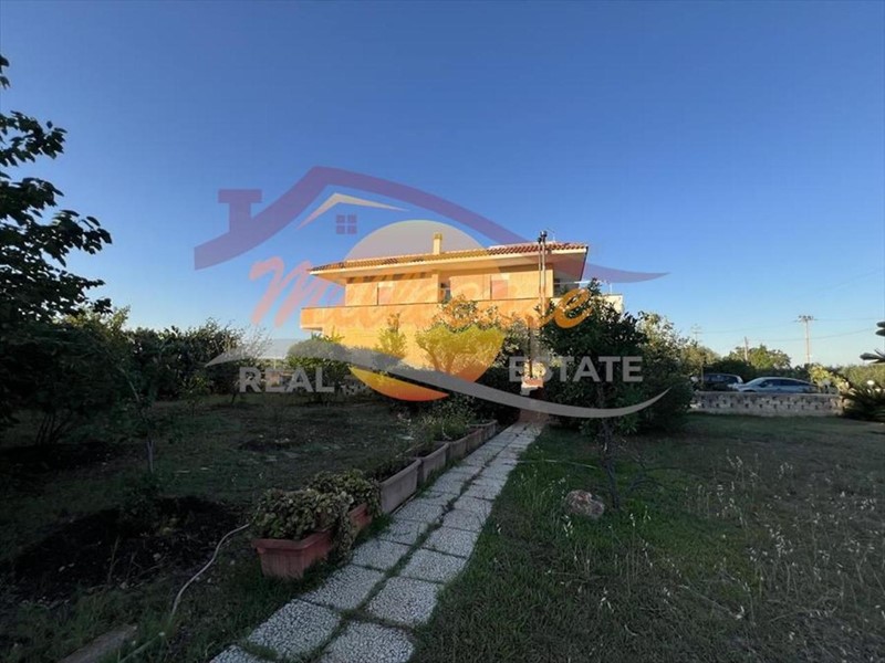 Villa in Vendita a Siracusa, zona Tivoli, 368'000&euro;, 440 m², con Box