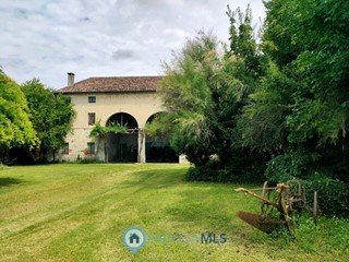 Casa Indipendente in Vendita a Rovolon, 250'000€, 900 m²