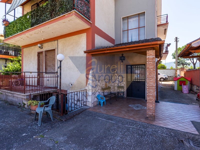 Quadrilocale in Vendita a Roma, zona Casilina, 210'000€, 100 m²