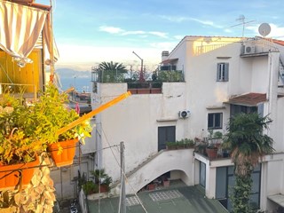Trilocale in Vendita a Napoli, zona Posillipo, 155'000€, 50 m²