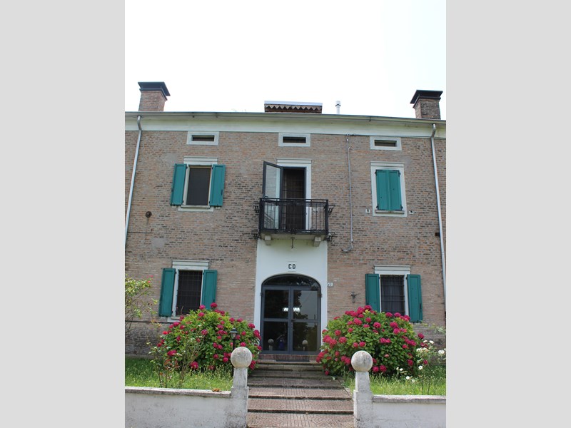 Villa in Vendita a Gonzaga, 580'000€, 660 m²