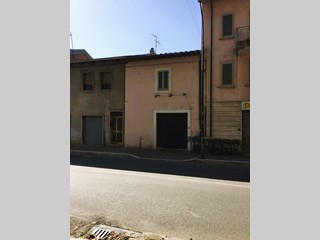 Immobile commerciale in Vendita a Terni, zona Bovio, 48'000€, 108 m²