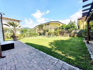 Villa bifamiliare in Vendita a Luni, zona Luni Antica, 370'000€, 128 m², arredato