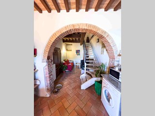 Appartamento in Vendita a Palaia, 150'000€, 110 m², arredato