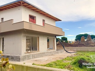 Villa in Vendita a Carate Brianza, 795'894&euro;, 232 m²