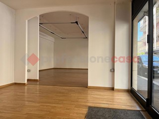 Negozio in Vendita a Cassino, 109'000€, 64 m²