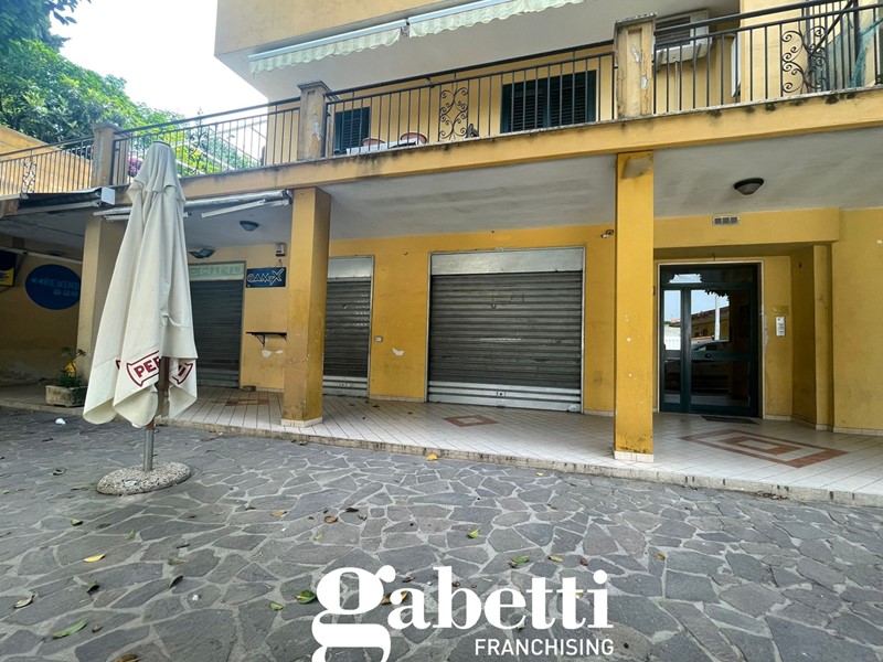 Negozio in Vendita a Vitulazio, 115'000€, 90 m²