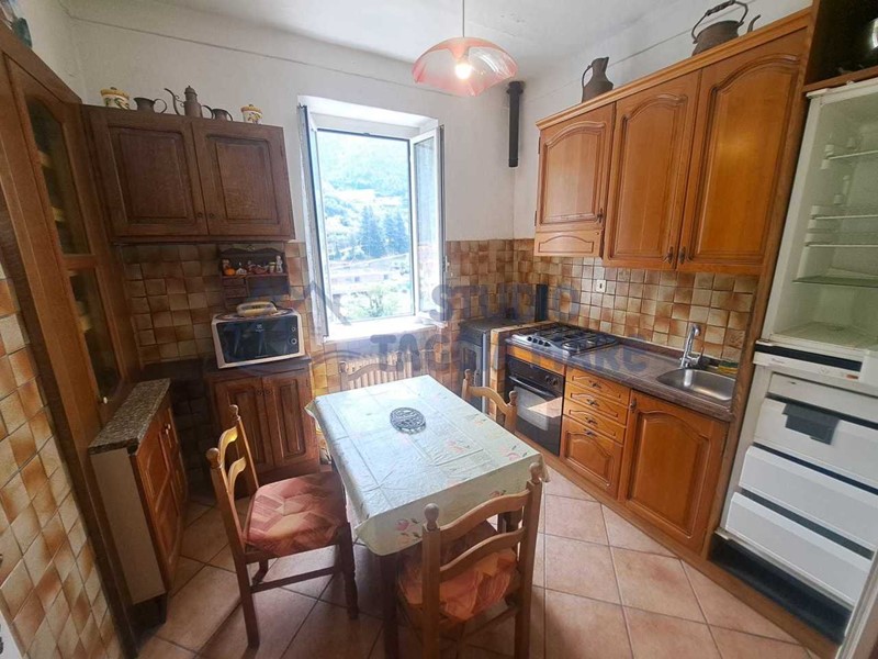 Casa Semi Indipendente in Vendita a Badalucco, 159'000€, 100 m²