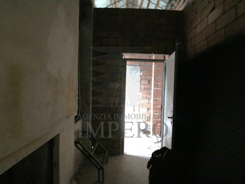 Appartamento in Vendita a Ventimiglia, zona Logge, 160'000€, 350 m²