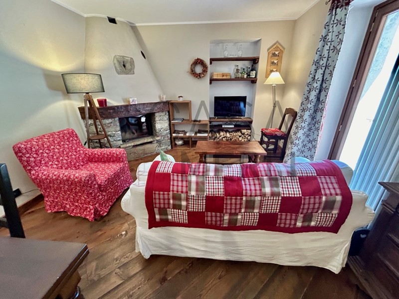 Trilocale in Affitto a Prè Saint Didier, 65 m², arredato