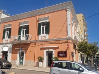Ufficio in Affitto a Monopoli, zona CENTRALE, 1'700€, 165 m²