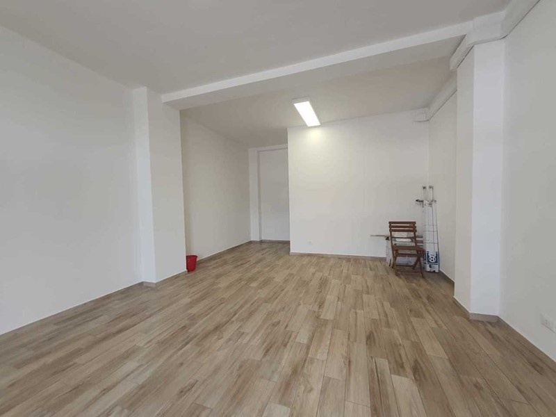 Capannone in Vendita a Sarzana, zona San Lazzaro, 83'000€, 75 m²