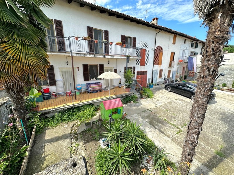 Casa Semi Indipendente in Vendita a Camino, 48'000€, 140 m², con Box