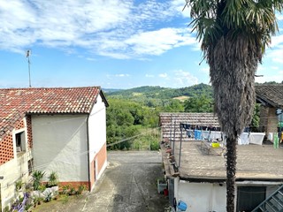 Casa Semi Indipendente in Vendita a Camino, 48'000€, 140 m², con Box
