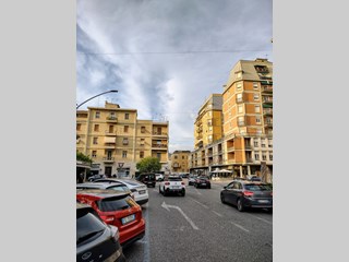 Immobile commerciale in Vendita a Terni, zona Piazza dalmazia, 84'000€, 50 m²