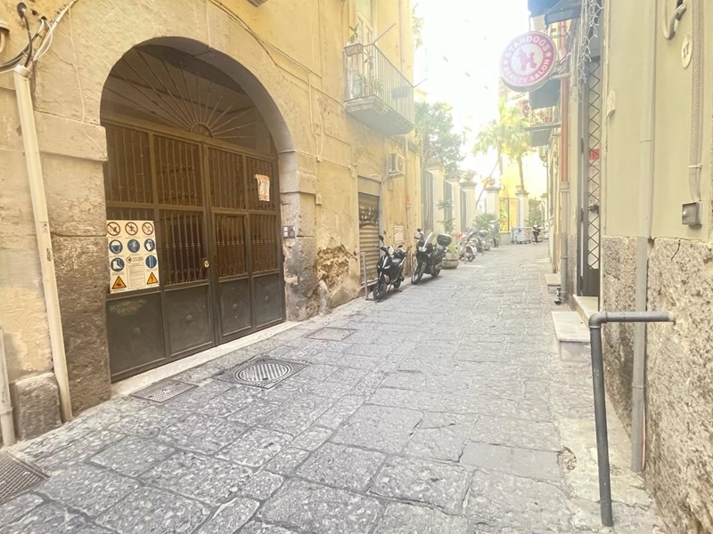 Quadrilocale in Vendita a Napoli, zona Chiaia, 390'000€, 120 m²