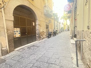 Quadrilocale in Vendita a Napoli, zona Chiaia, 390'000€, 120 m²
