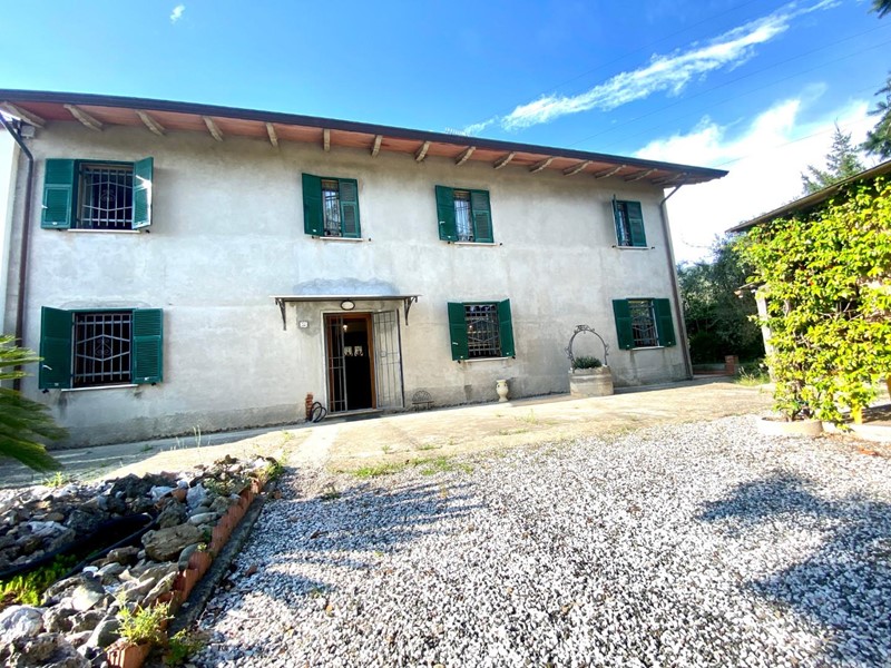 Villa bifamiliare in Vendita a Castelnuovo Magra, zona Colombiera, 330'000&euro;, 200 m²