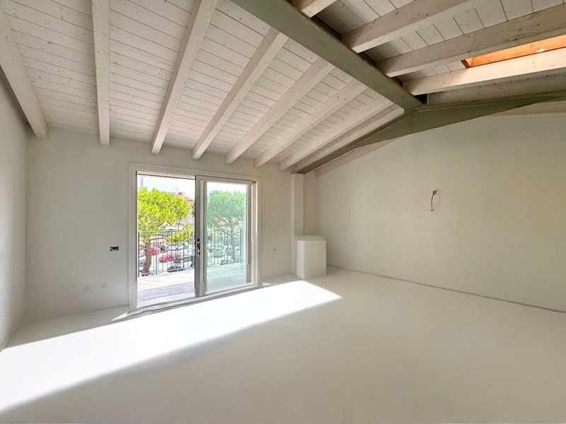 Trilocale in Vendita a Desenzano del Garda, 395'000€, 95 m², con Box