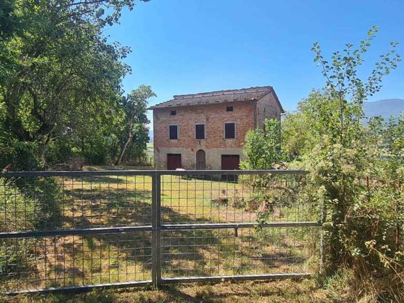 Casa Indipendente in Vendita a Cetona, 330'000€, 200 m²