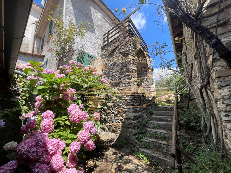 Casa Indipendente in Vendita a Molini di Triora, 65'000€, 120 m²