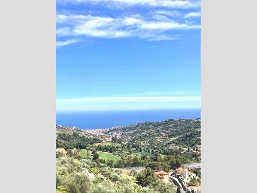 Villa bifamiliare in Vendita a Sanremo, zona San Giacomo, 510'000€, 380 m², con Box