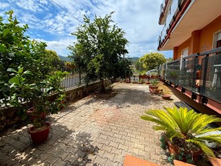 Quadrilocale in Vendita a Carinola, 80'000€, 140 m², con Box