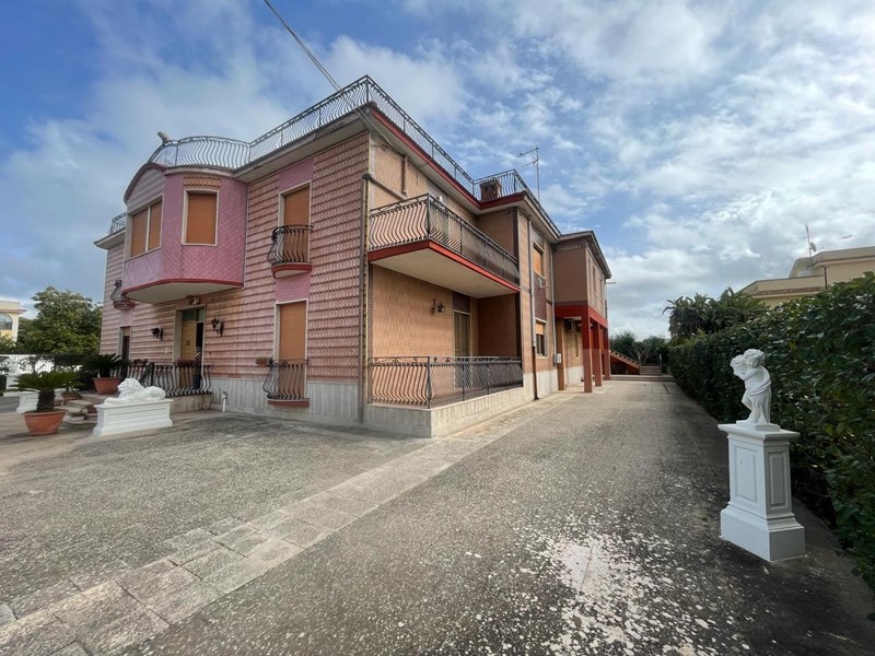Villa in Vendita a Leporano, 349'000€, 1800 m²