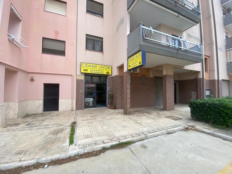 Immobile commerciale in Affitto a Taranto, 500€, 80 m²