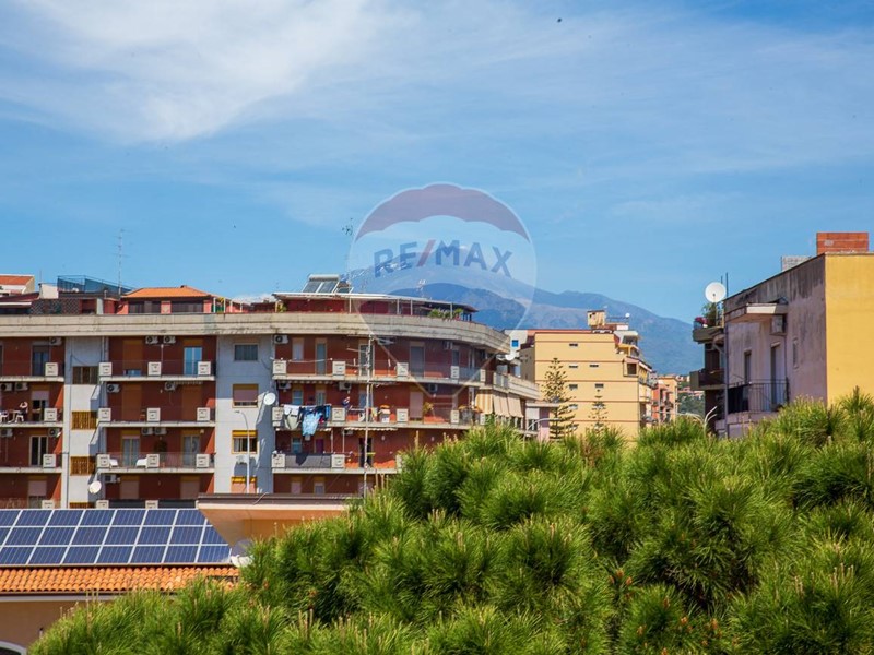 Appartamento in Affitto a Catania, zona Viale Rapisardi, 2'000€, 190 m²